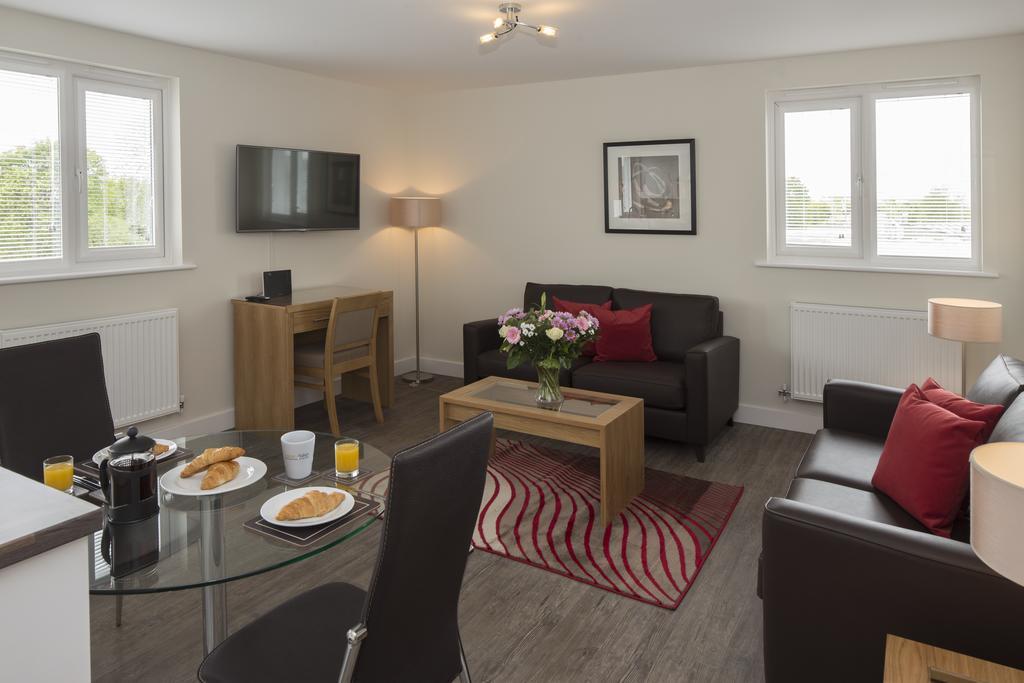 House Of Fisher - Beneficial House Bracknell Zimmer foto
